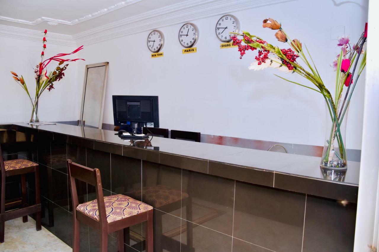 Hotel La Couronne Rw Yaounde Ngoại thất bức ảnh