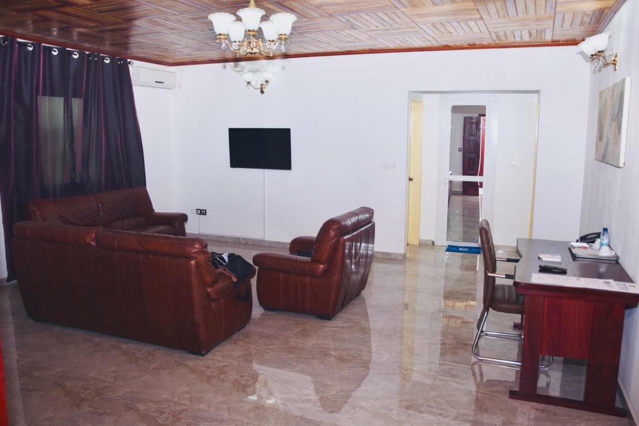 Hotel La Couronne Rw Yaounde Ngoại thất bức ảnh