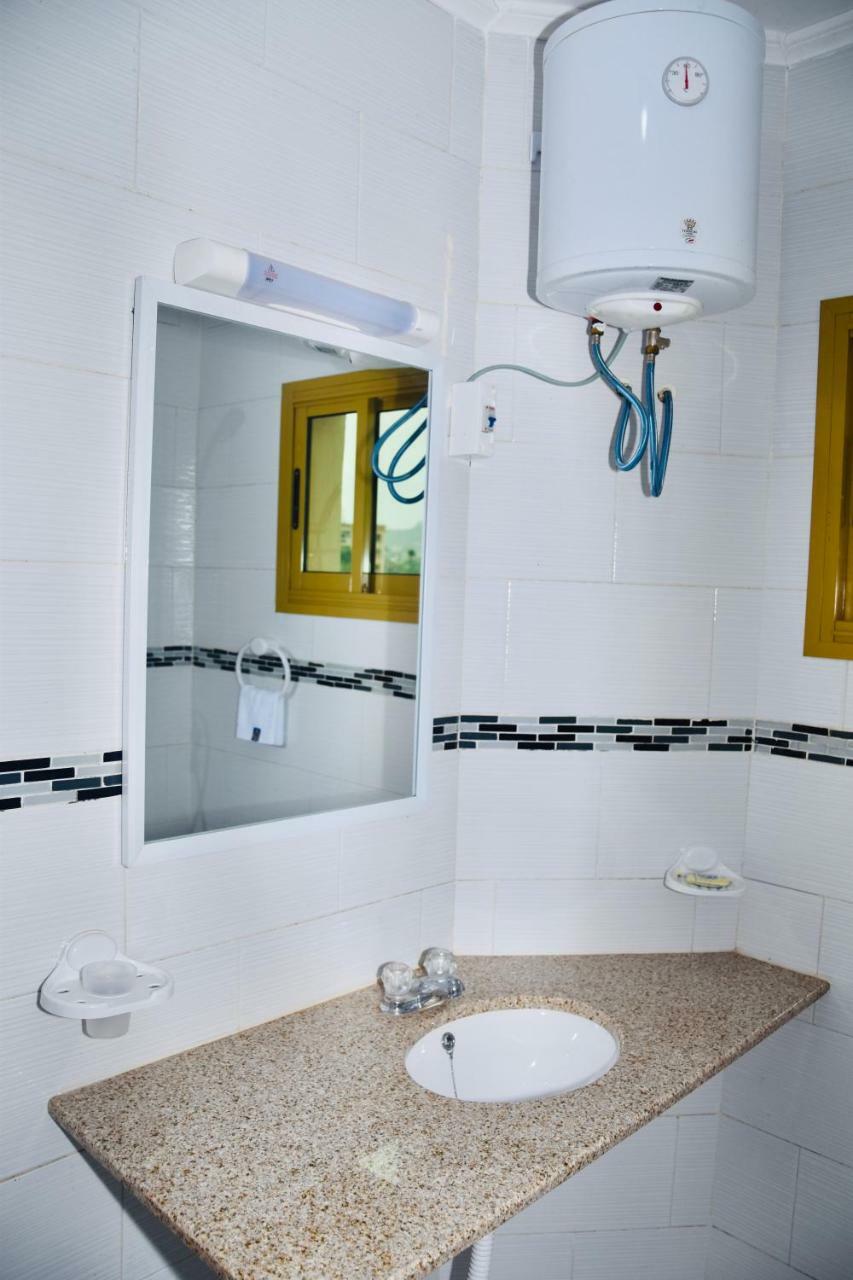 Hotel La Couronne Rw Yaounde Ngoại thất bức ảnh