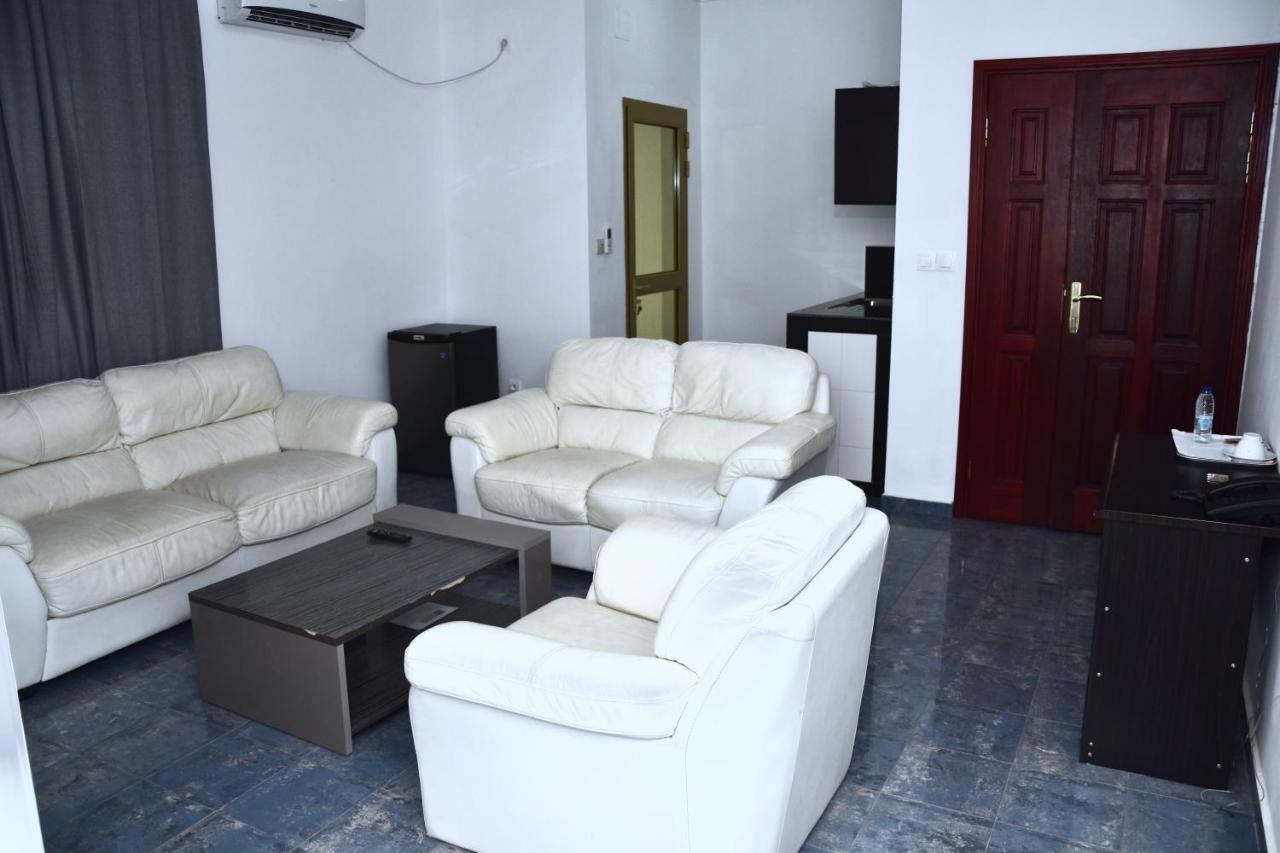 Hotel La Couronne Rw Yaounde Ngoại thất bức ảnh