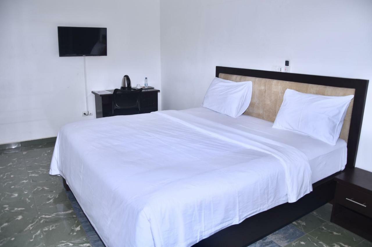 Hotel La Couronne Rw Yaounde Ngoại thất bức ảnh